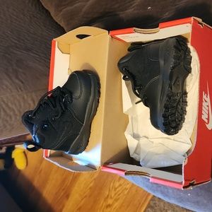 Nike ACG boots size 4 toddler